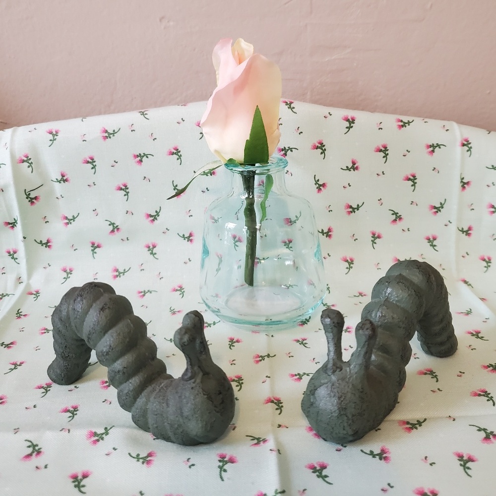 Vintage cast iron inch worm caterpillar decor, set of 2, great condition